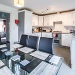 Watkins House By Cliftonvalley Apartments