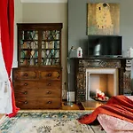 Luxury Suite In Cardiff City Centre + Secure Parking