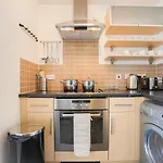 Stylish Apartment With Private Parking