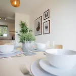 Stylish Apartment With Private Parking