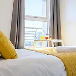 Skyline, By Ty Sa - Stay Central With Free Parking