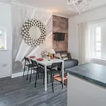 Pass The Keys Spacious 3 Bedroom Apartment In Trendy Canton!