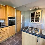 Large House Near Victoria Park For Groups, 10 Mins Bus To City Centre