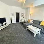 The Brook - Long Stay Offer - Sleeps 6 - Central House By Cto Serviced Apartments