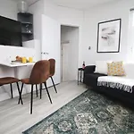 Modern 2 Bedroom Apartment - Central Location!