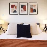 The Skyline - Luxury City Centre Flat With Designated Parking