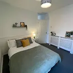 2 Bed Central Cardiff Apartment - Sleeps Five!