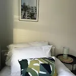 2 Bed Central Cardiff Apartment - Sleeps Five!