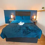 Private And Spacious 2 Bedroom House - Free Parking!