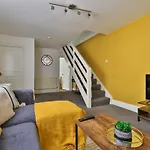 Stayright 2 Bed Central Flat- 10 Mins Walk To Castle & Centre