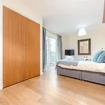 Cozy 2Br Retreat | Prime Cardiff Location