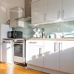 Cozy 2Br Retreat | Prime Cardiff Location
