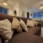 Aparthotel Flat 5 - 10 Min To Centre By Property Promise