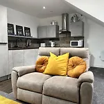 Vibrant Apartments Close To City Centre