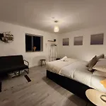 Aparthotel Flat 8 - 10 Min To Centre By Property Promise