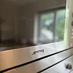 2 Bdr City Centre Apartment With Parking
