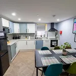 Aaron Wise - 51 Fitzhamon Apartments