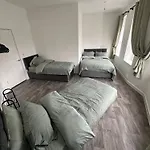 Cardiff Flat 3 Mins To City Centre Sleeps Up To 6