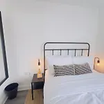 Noah Suite By Koya Homes - 2-Bed Apartment, Cardiff City Stadium View & Free Parking