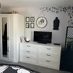 Cosy Home From Home With Private Bathroom - Free Parking