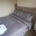 The Opal Suite - 2 Bedroom Apartment With Wifi And On-Street Parking - 10 Mins From Cardiff City Centre & Cardiff City Stadium