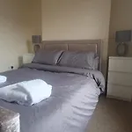 The Opal Suite - 2 Bedroom Apartment With Wifi And On-Street Parking - 10 Mins From Cardiff City Centre & Cardiff City Stadium