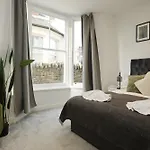 North Road Apartments - Perfectly Placed, Close To Town & Castle With Private Parking
