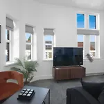 Stadium View Apartments #4 - Spacious & Modern 2 Bed Flat