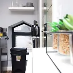Chic & Trendy Studio
