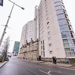 Luxurious Penthouse With Panoramic Views & Free Parking In Cardiff City Centre