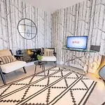 Luxurious Penthouse With Panoramic Views & Free Parking In Cardiff City Centre