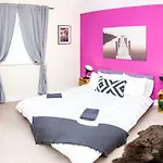 The Louis Armstrong- Modern 3 Bedroom Apartment, Super Close To The City Centre