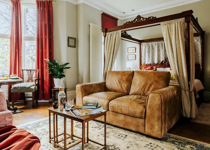Luxury Suite In Cardiff City Centre + Secure Parking