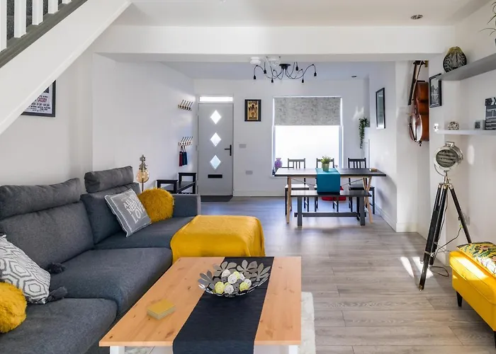 The Hollywood - Beautiful 3 Bedroom House