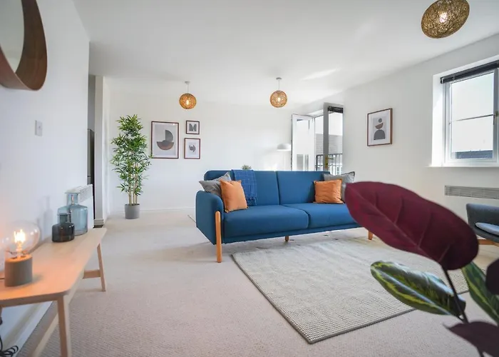 Stylish Apartment With Private Parking