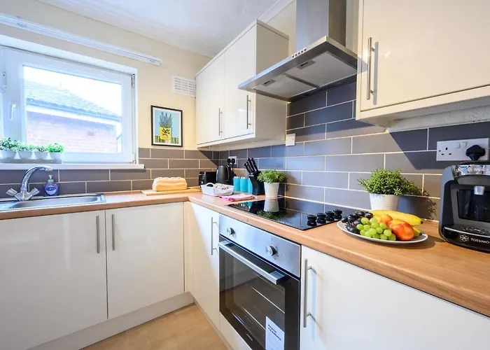 Cathays Heights, By Ty Sa - A Stylish Spacious 2 Bed Apartment. Convenient For City Centre & Hospital.