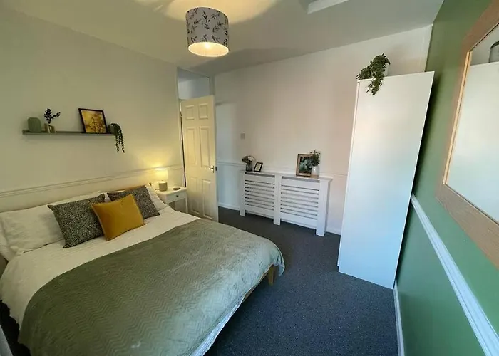 2 Bed Central Cardiff Apartment - Sleeps Five!