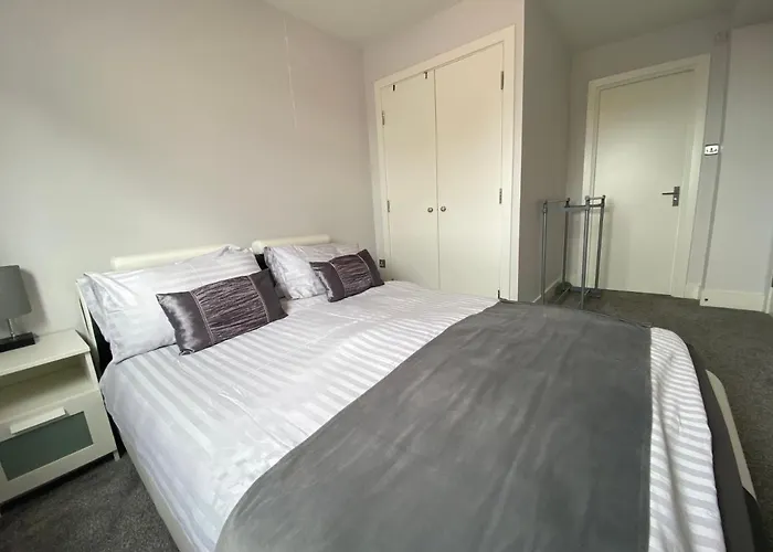 Contemporary City Centre Apartment In The Aspect