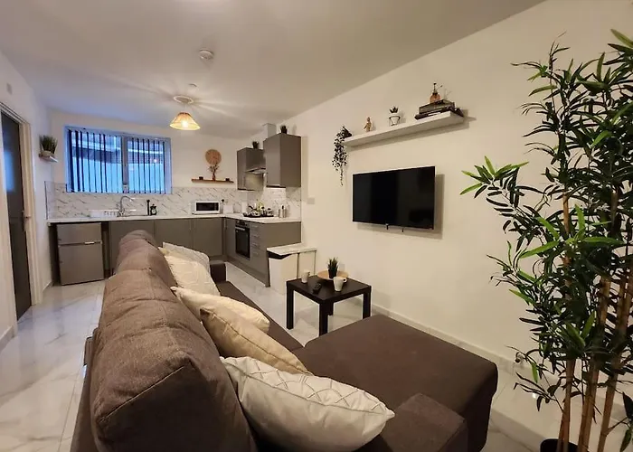 Aparthotel Flat 5 - 10 Min To Centre By Property Promise