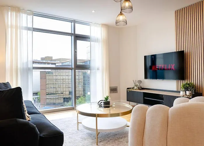 Sophisticated Cardiff Apartment Free Parking