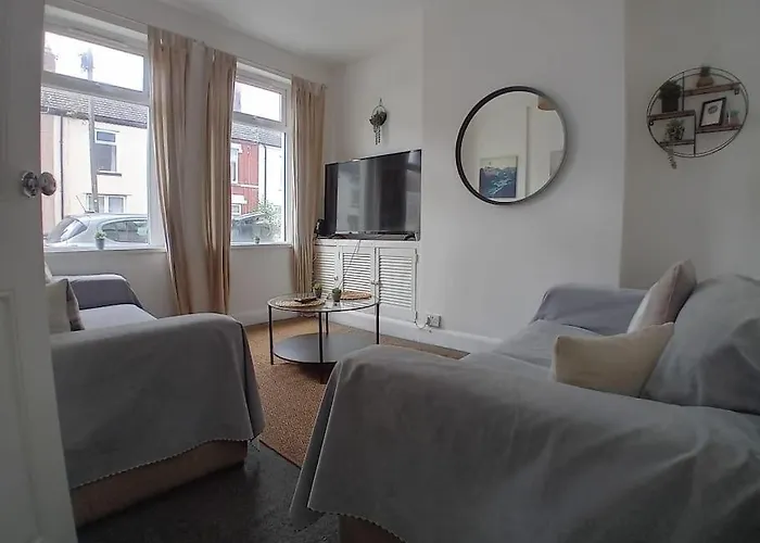 Large Family Home Central Location 3 Double Bedrooms And 1 Single Bedroom