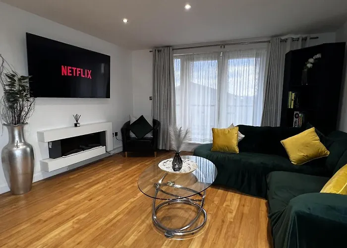 Emerald Apartment-2Bed 2Bath Cardiff Bay,City Centre Apartment
