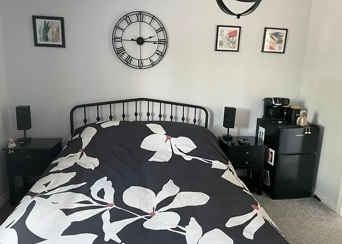 Cosy Home From Home With Private Bathroom - Free Parking
