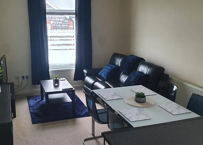 The Opal Suite - 2 Bedroom Apartment With Wifi And On-Street Parking - 10 Mins From Cardiff City Centre & Cardiff City Stadium