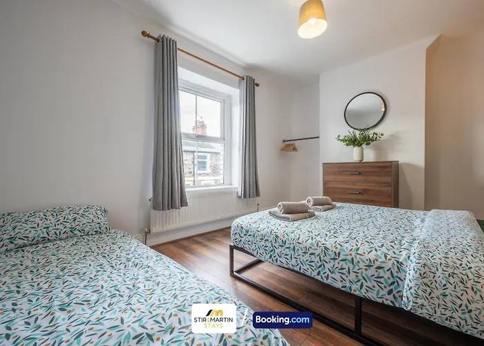 Stylish 2 Bedroom Townhouse By Stirkmartin Stays Short Lets & Serviced Accommodation Cardiff With Free Parking & Sleeps5