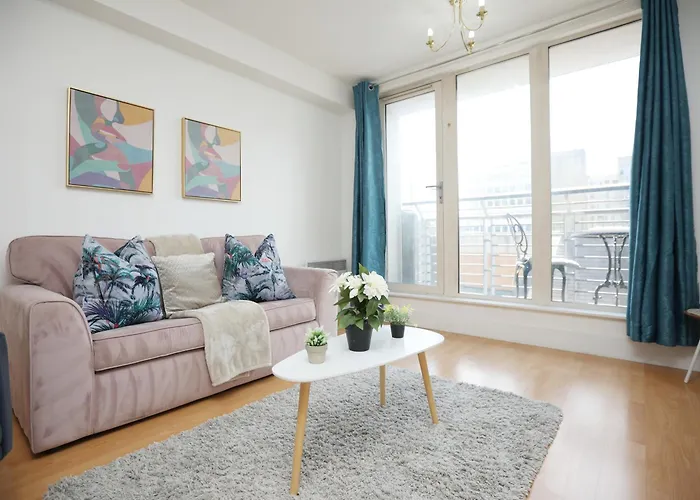 Queen Street Executive Apartments By N And N Stays, Close To City Centre, Restaurants And Shops, Secure Private Parking, Perfect Location While Visiting Cardiff For Work Or A Short Break