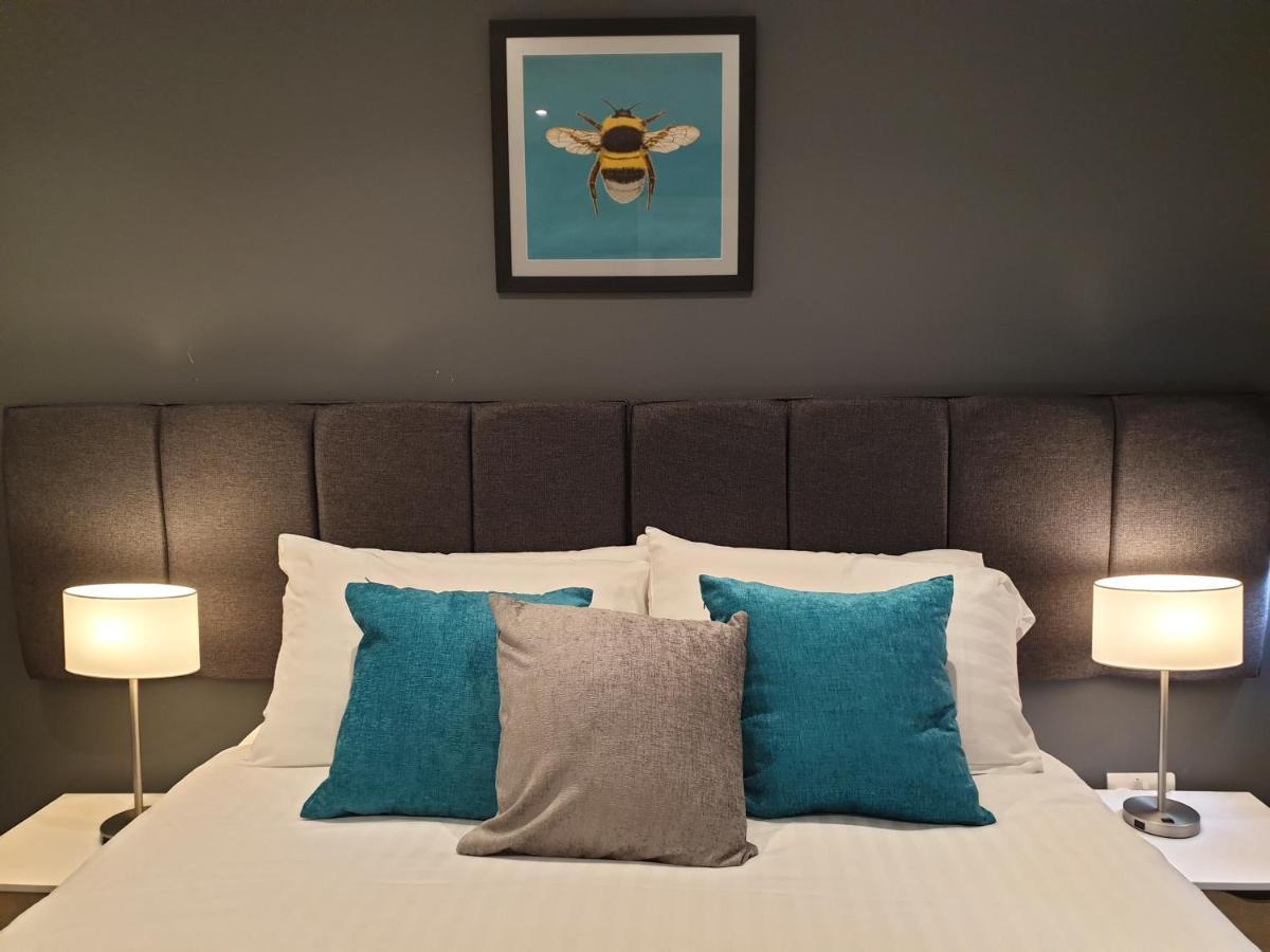 The Spires Serviced * Cardiff