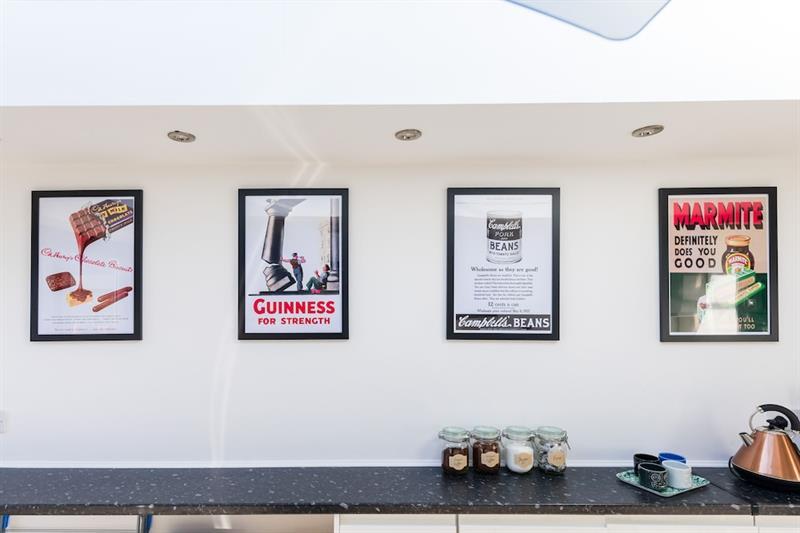 The Hollywood - Beautiful 3 Bedroom House Cardiff