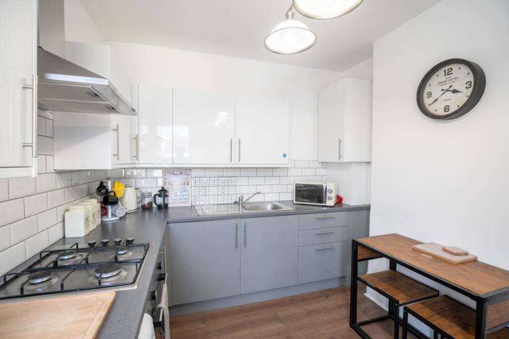 Phenix - Huge 3 Bed, Super Equipped Apartment. Cardiff