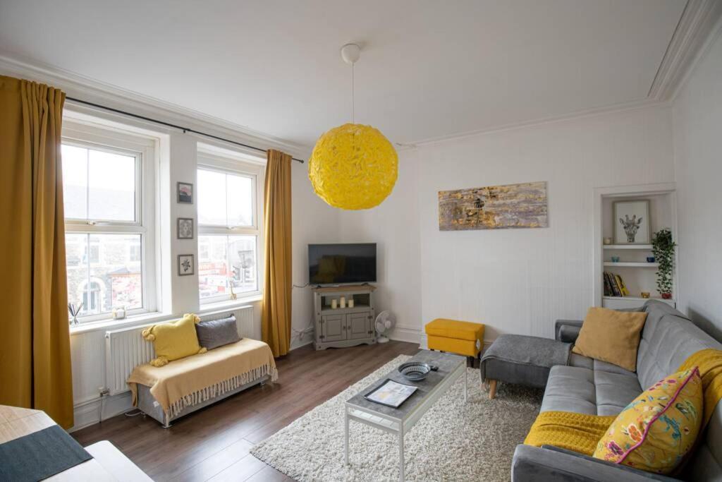 Phenix - Huge 3 Bed, Super Equipped Apartment. *